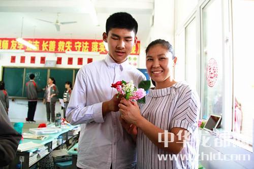 母親節(jié)，周口高中生這樣過！